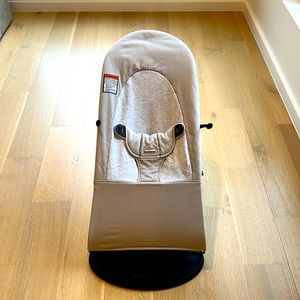 Baby Bjorn Bouncer Seat- soft cotton khaki/beige